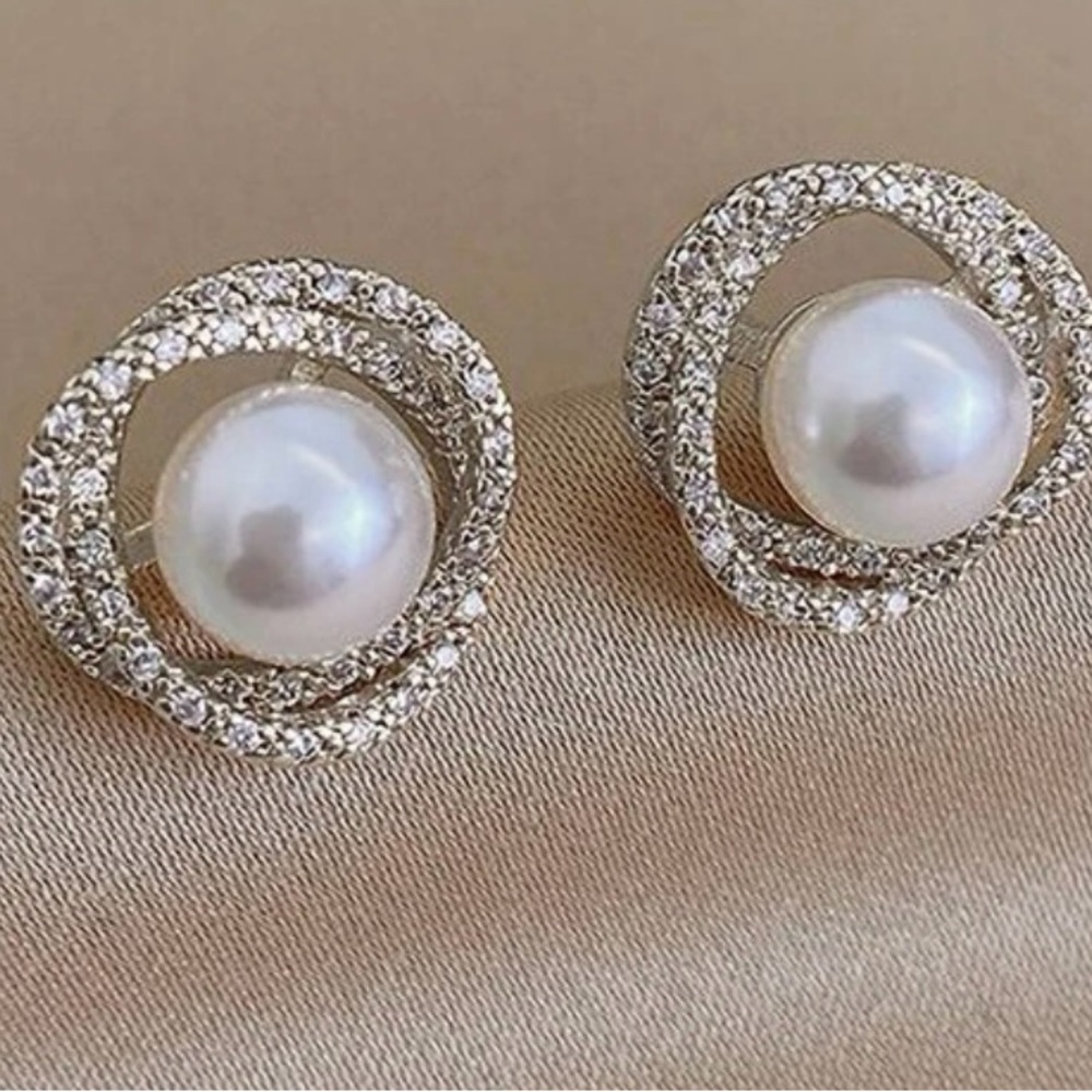 Fashion Rhinestone & Faux Pearl Decor Stud Earrings NIB